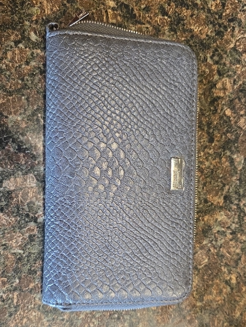 thirty-one Pebbled Zip Wallet in Deep Navy